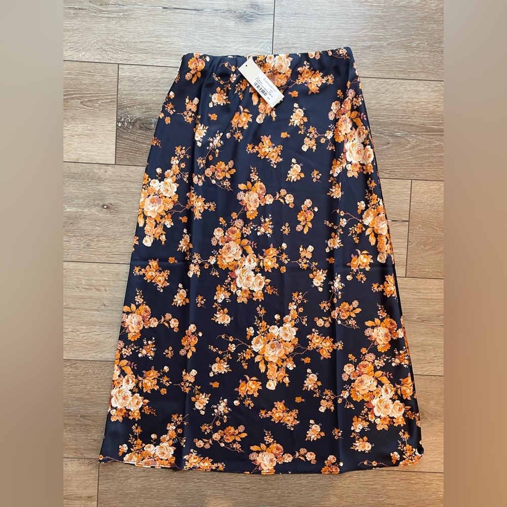 Floral midi skirt from Francesca’s. New with tags.